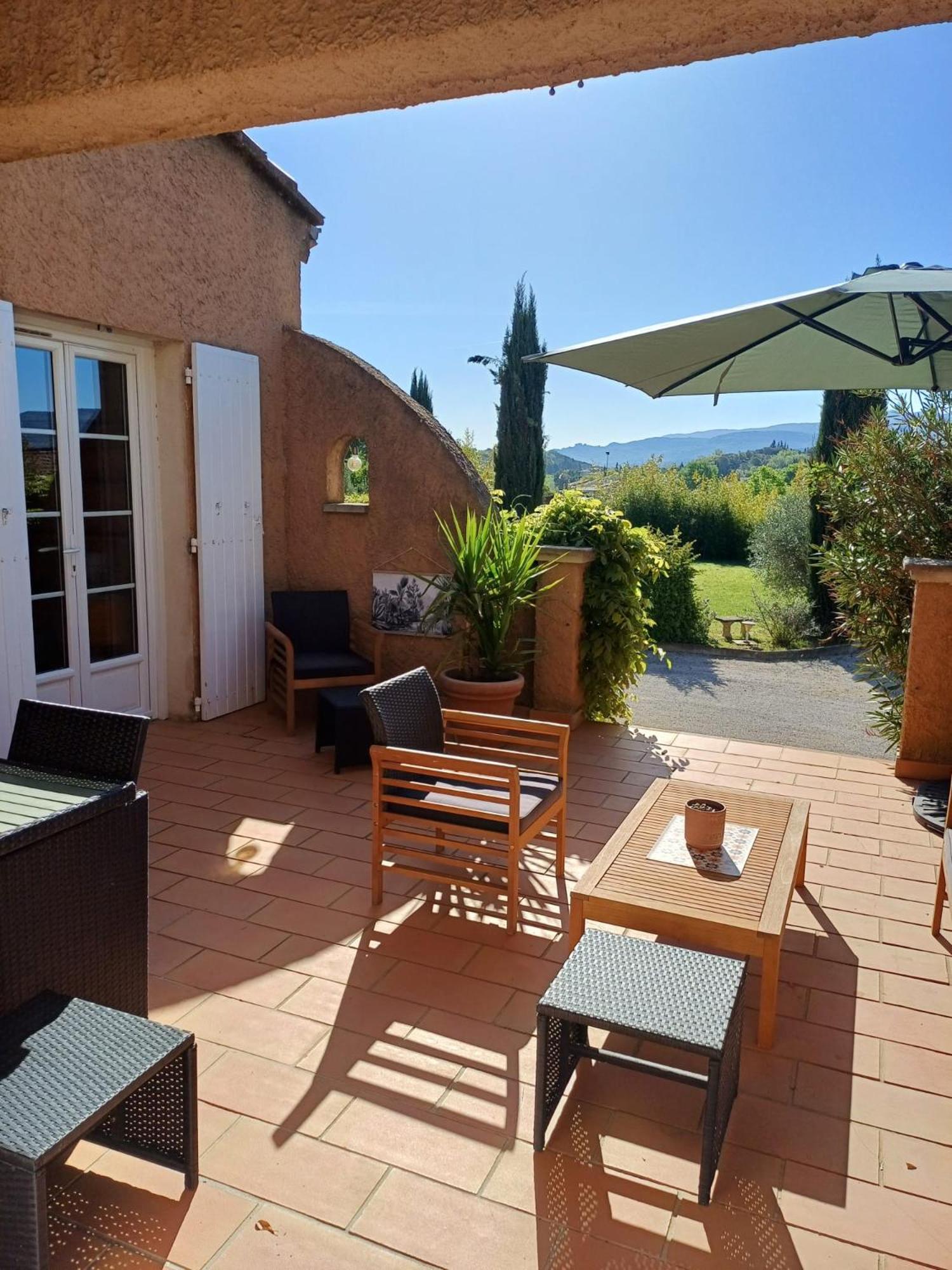 Family First Villa Gargas  Exterior photo